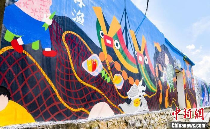 "渔家文化"主题的壁画 徐铭怿 摄