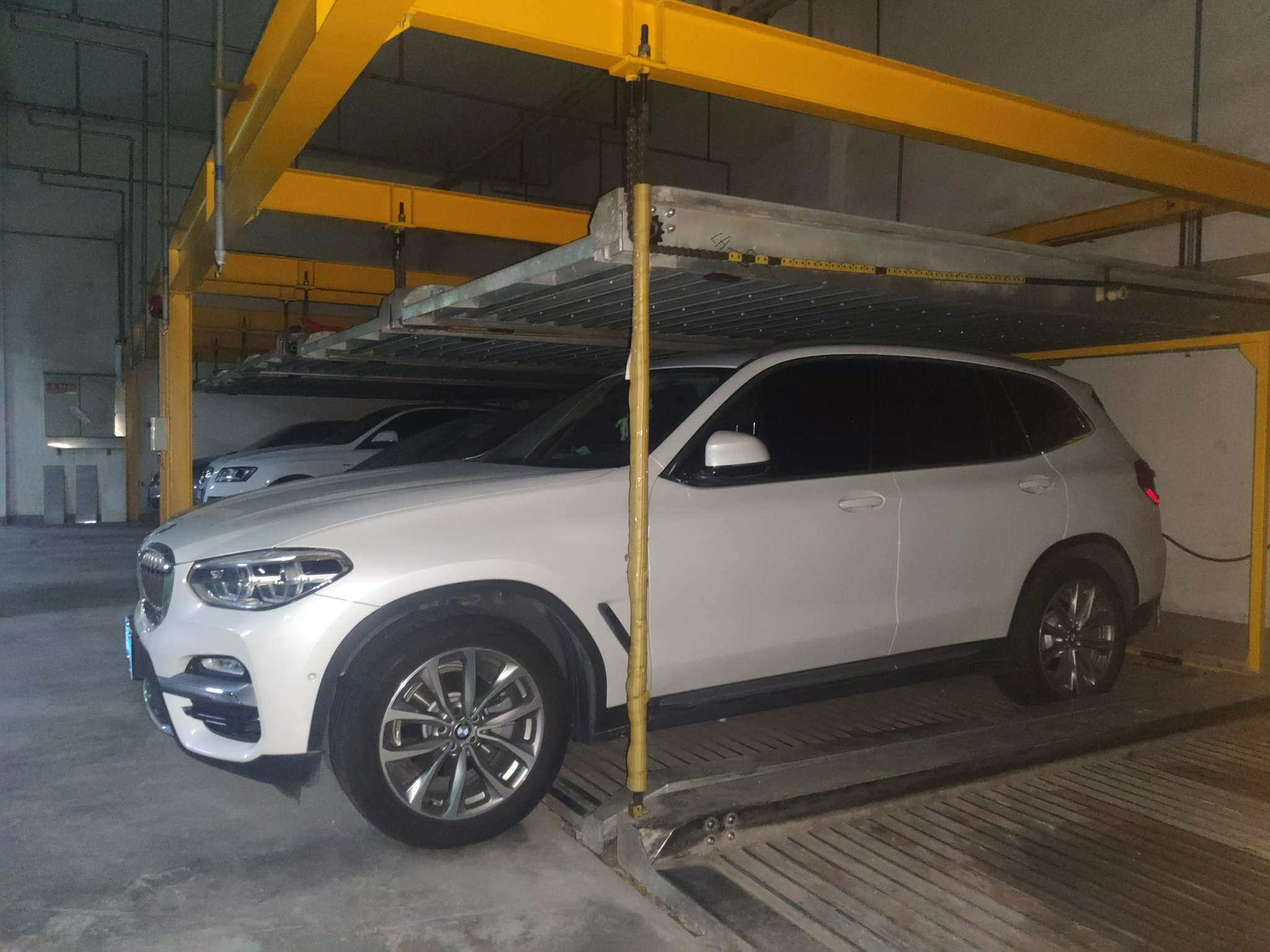 立体停车架一半闲置,200多个车位不停车竟是因为这个-新浪汽车