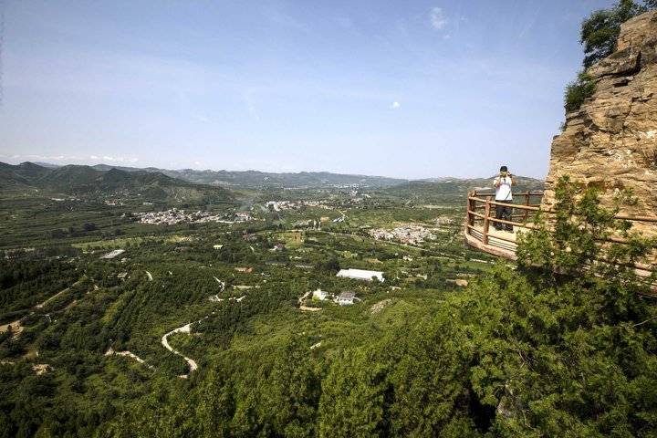 大石崮森林公园位于济南市市中区十六里河街道办事处石崮村,毗邻济南