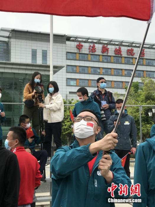 资料图：图为北京协和医院消化内科主任助理吴东在武汉。