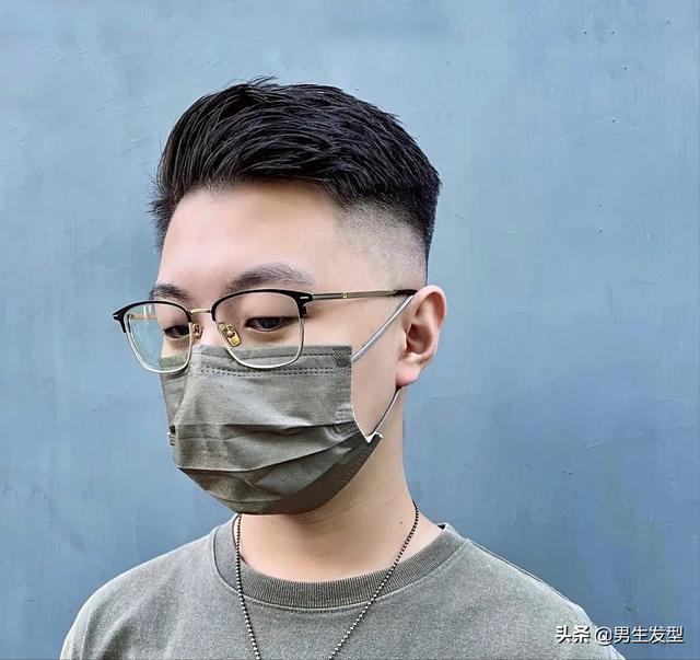 男生"耳上铲"发型太帅气了,2021夏季就剪这几款,完美提升颜值__财经