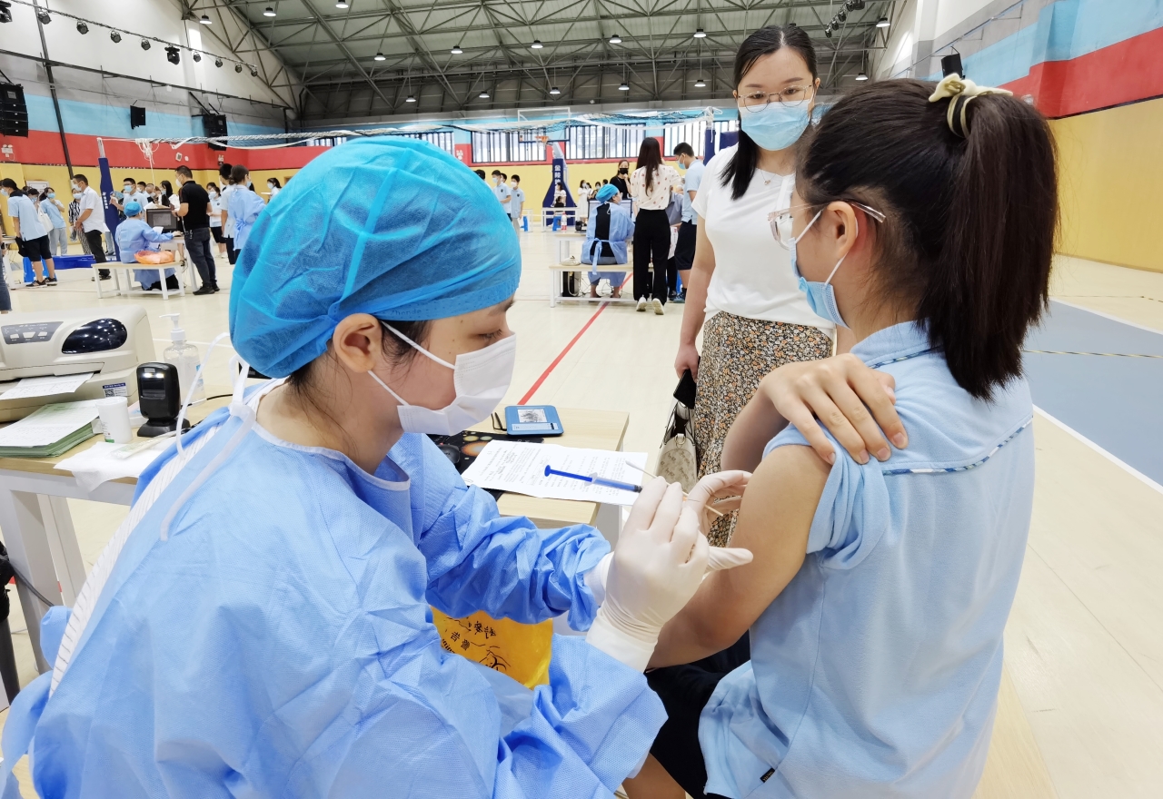 人新冠疫苗校内临时接种点启动|新冠疫苗|未成年人|新冠肺炎_新浪新闻