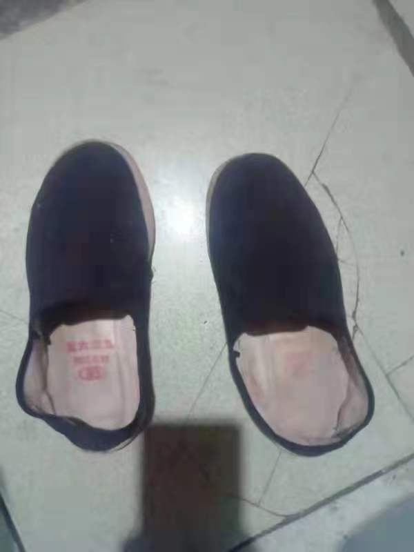 9岁男孩在云南一耐克店被抢走选中的衣服，父亲称因穿着简陋遭歧视，回应：已反馈总部休闲区蓝鸢梦想 - Www.slyday.coM