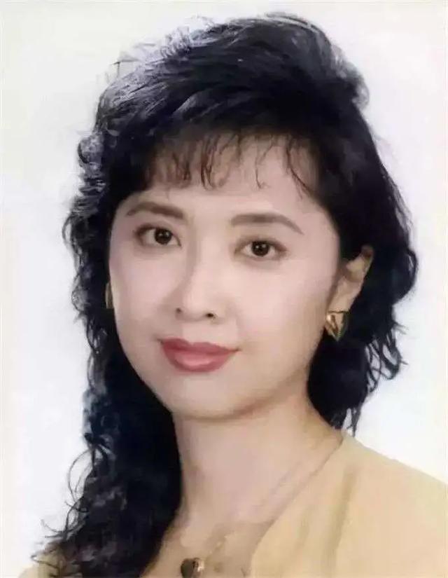 但事实真是如此吗?实际上,朱琳有夫,徐少华有妻.拍摄完便各奔东西.