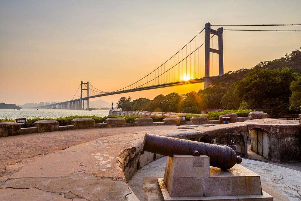 威远炮台一个城市的历史遗迹,文化古迹,人文底蕴,是城市生命的一部分.