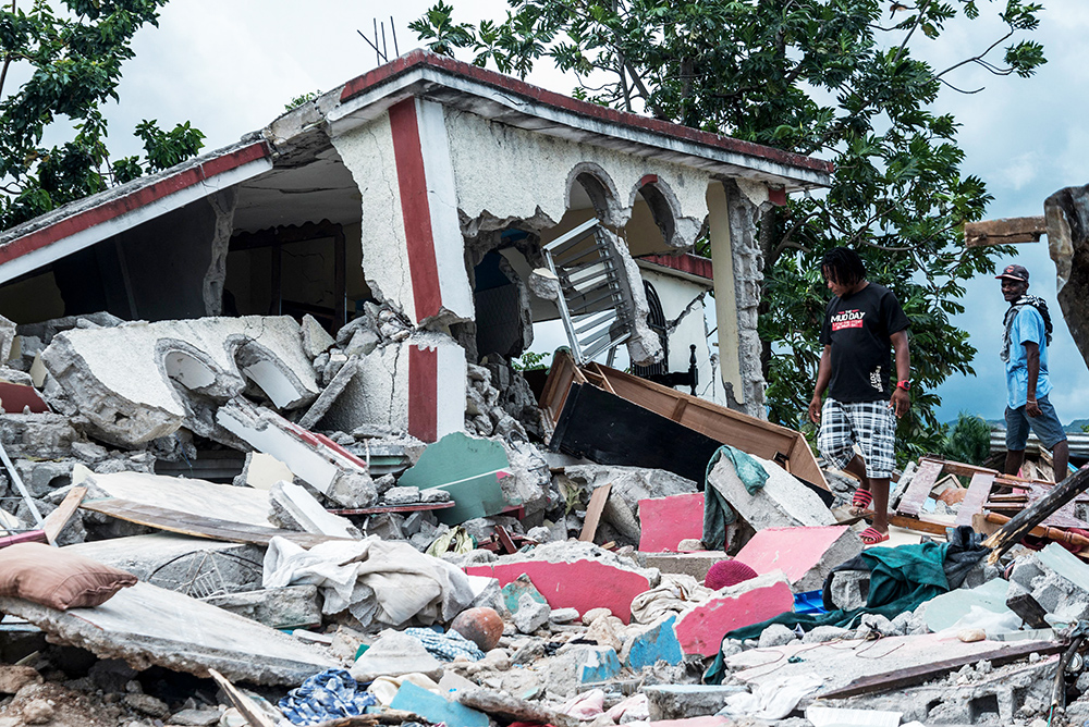 图集海地地震已致近两千人遇难54万名儿童受到严重影响