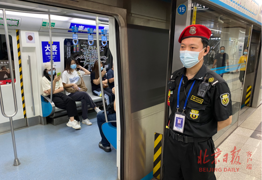 直击北京地铁上不规范戴口罩的人多吗来看客运量最大的线路
