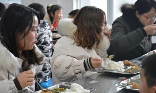 食堂收费乱象需整改,学校食堂不应是领导政治作秀的舞台休闲区蓝鸢梦想 - Www.slyday.coM 食堂收费乱象需整改,学校食堂不应是领导政治作秀的舞台休闲区蓝鸢梦想 - Www.slyday.coM