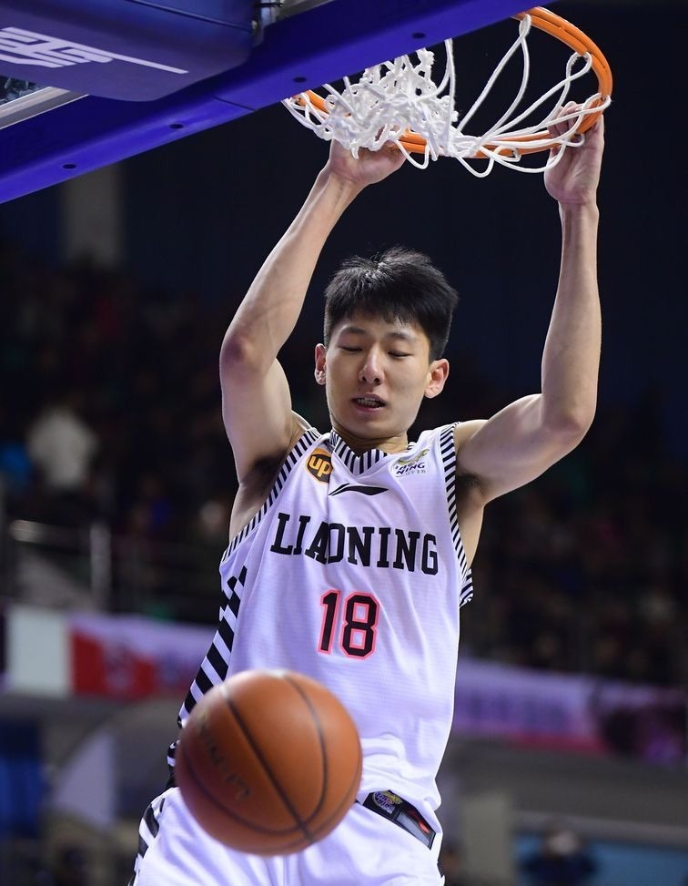 加盟辽宁男篮6年才打8场球天赋不逊色郭艾伦如今却无球可打