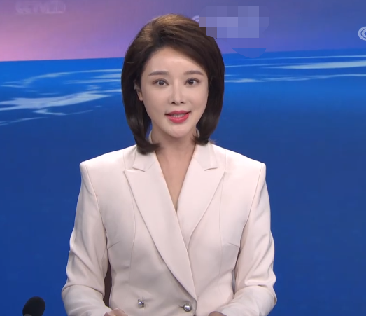 央视主播胡蝶换新造型!