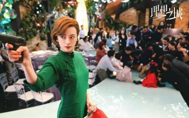 头一回见孙俪这造型，烫金发穿旗袍差点认不出，突破很大更女人休闲区蓝鸢梦想 - Www.slyday.coM