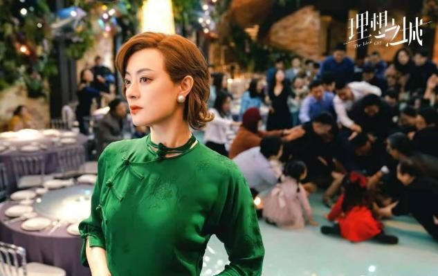 头一回见孙俪这造型，烫金发穿旗袍差点认不出，突破很大更女人休闲区蓝鸢梦想 - Www.slyday.coM