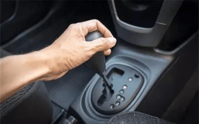 汽车空挡滑行对变速箱有什么损伤?老司机说:万万使不得