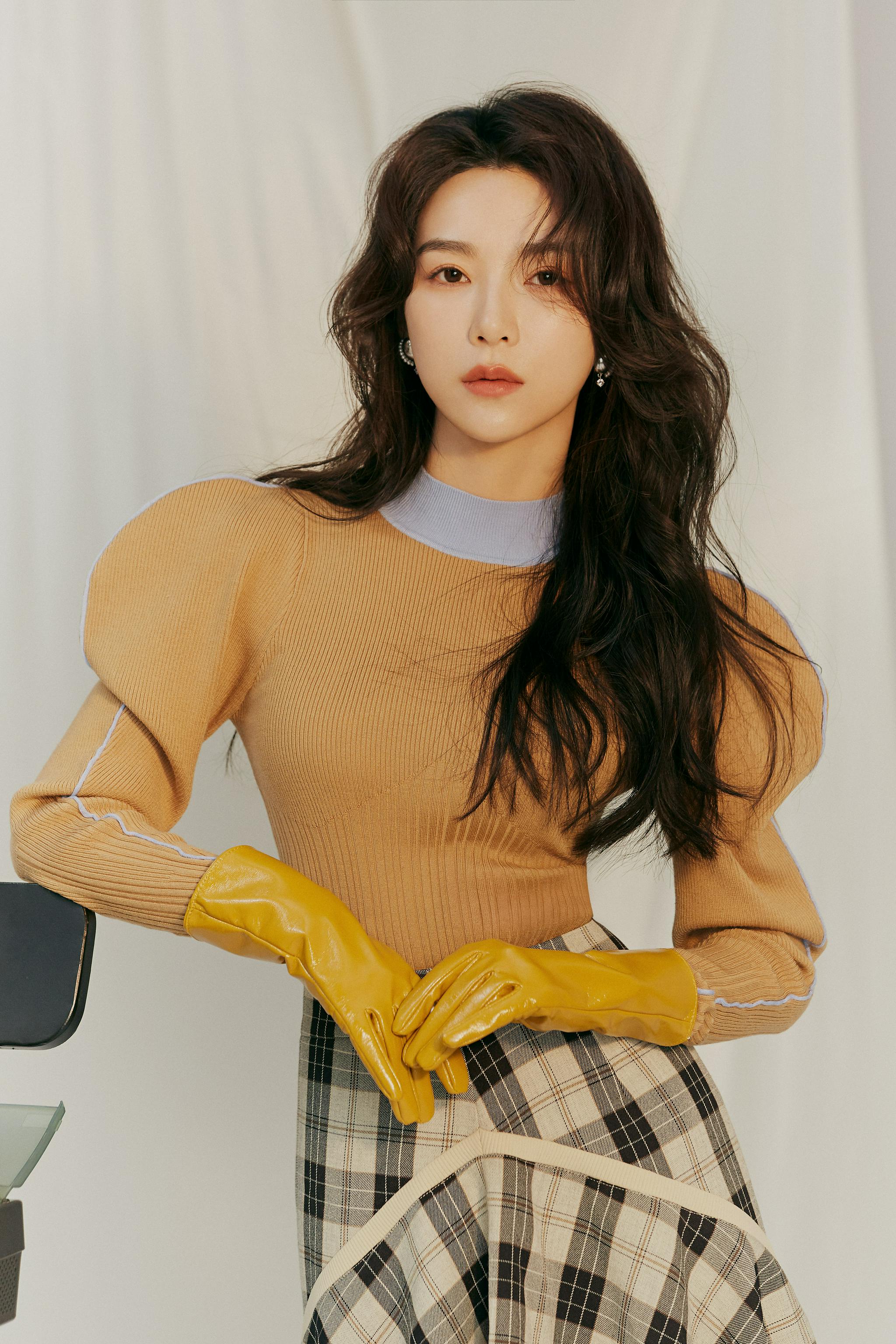 演员宁心生日写真释出 光影间演绎摩登复古风|写真