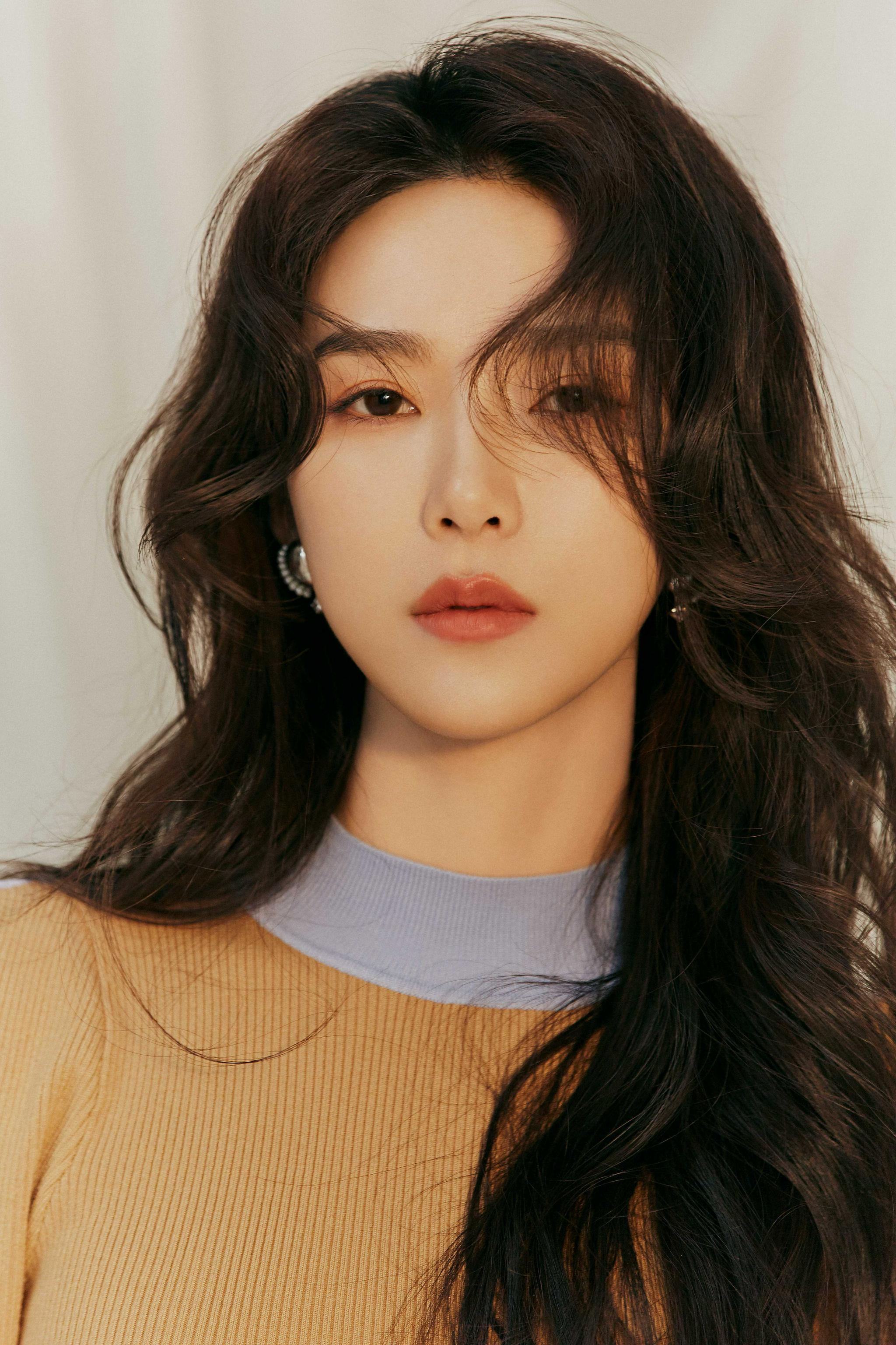 演员宁心生日写真释出 光影间演绎摩登复古风|写真