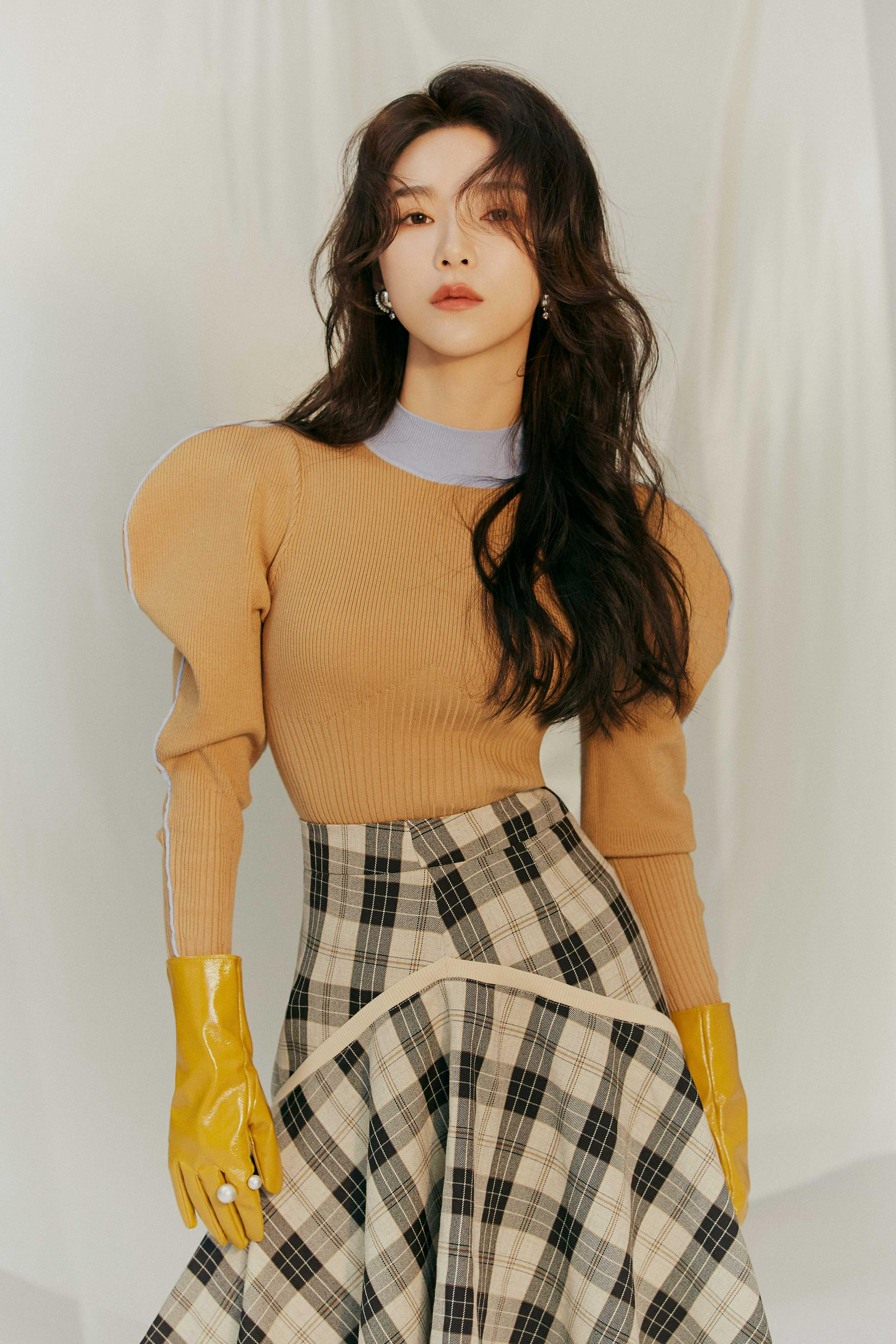 演员宁心生日写真释出 光影间演绎摩登复古风|写真