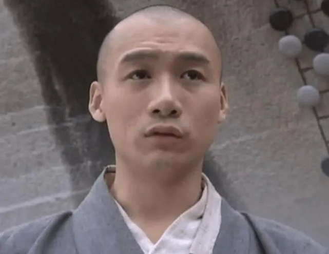 十年之后,大陆再度翻拍《天龙八部》,虚竹的扮演者换成了韩栋.