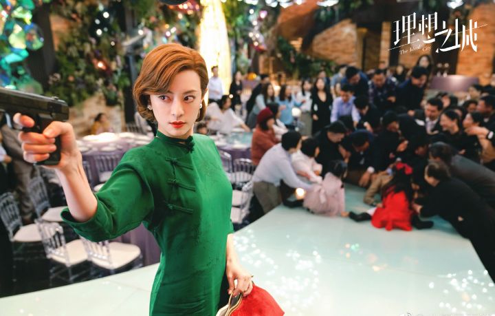 孙俪造型大突破！烫金色卷发穿旗袍，罕见浓妆艳抹变美艳女特工休闲区蓝鸢梦想 - Www.slyday.coM