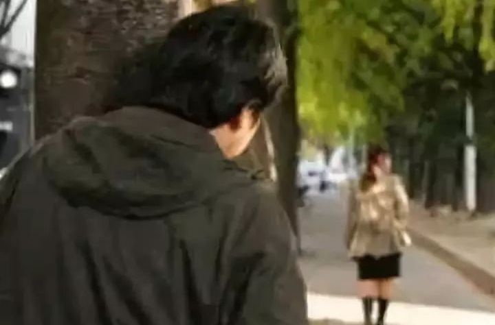 女子遭陌生男尾随,备受惊吓报警求助,女子:竟是我自己招惹的!休闲区蓝鸢梦想 - Www.slyday.coM 女子遭陌生男尾随,备受惊吓报警求助,女子:竟是我自己招惹的!休闲区蓝鸢梦想 - Www.slyday.coM