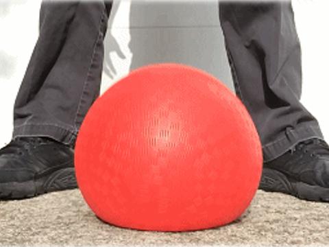 拍皮球能够锻炼孩子的哪些能力 拍皮球游戏怎么设计