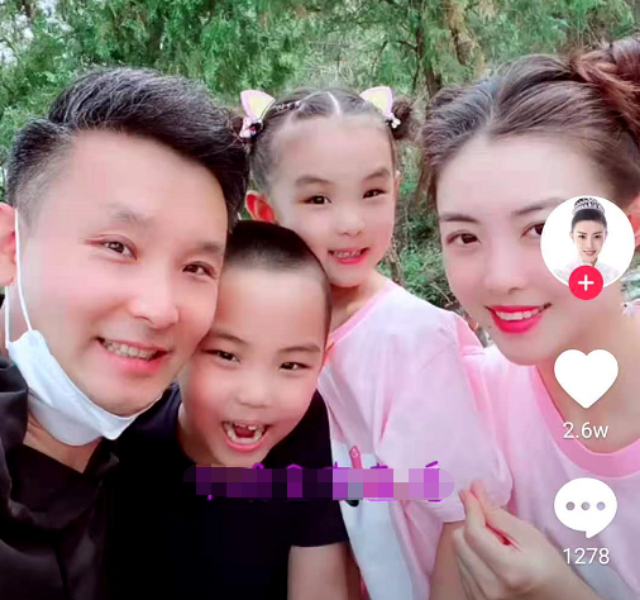 刘和刚夫妇合体直播,世姐战扬冻龄似大学生,嗓音不输大10岁丈夫