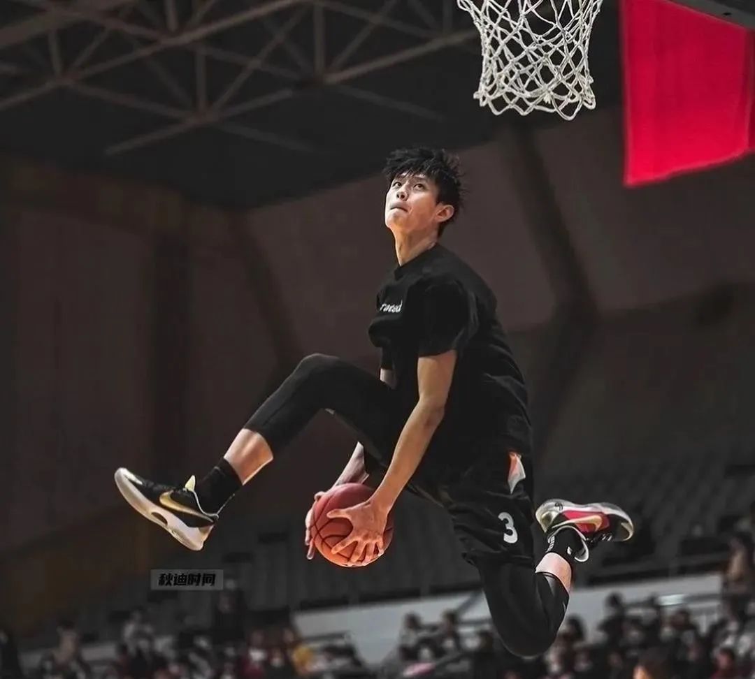 官宣签下3年合同!中国18岁小将下家确定!明年参加NBA选秀休闲区蓝鸢梦想 - Www.slyday.coM