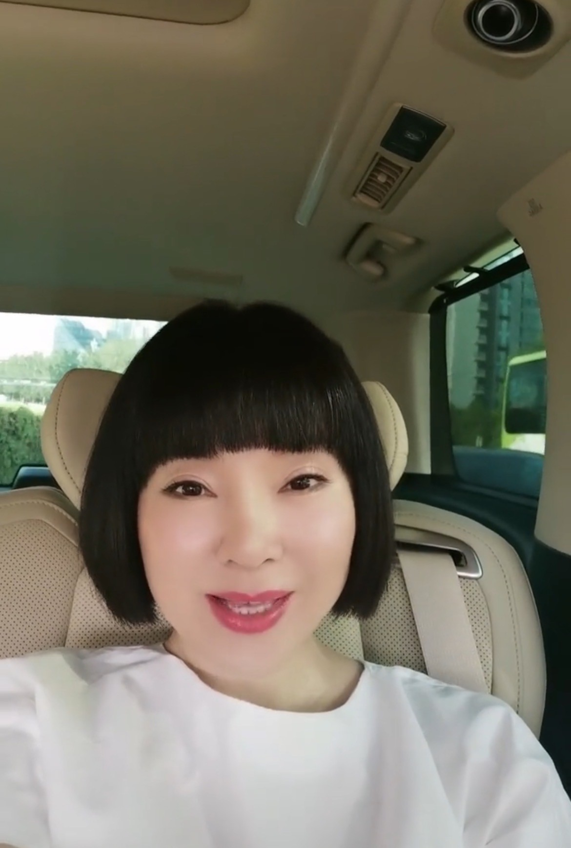 52岁歌手陈红近况罕曝光被网友吐槽长得像蛇曾连续九年登春晚