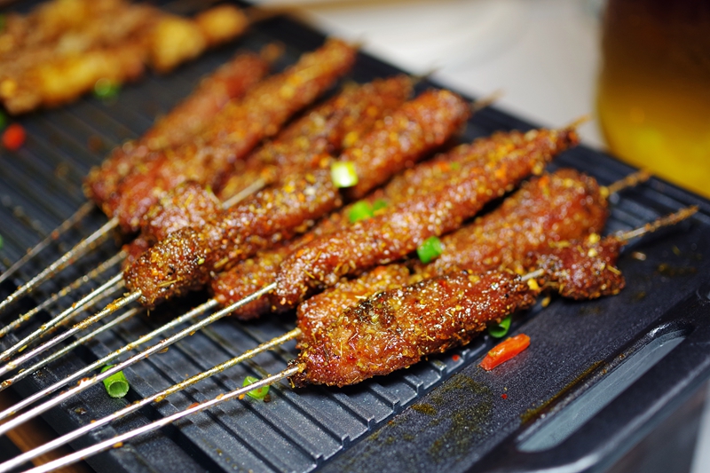 烤牛肉干,这个比较少见,适合细嚼慢咽,也是越嚼越香的那种.