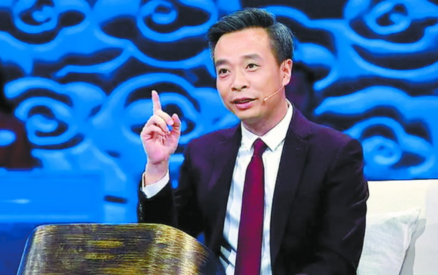 与节目一起走红的,还有王立群,蒙曼,康震,杨雨,郦波这5位点评嘉宾.