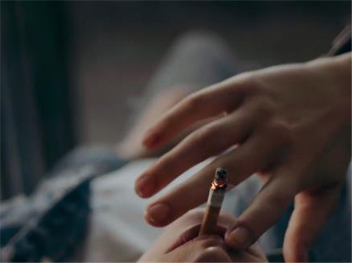 南京幼女饿死案：女子为出去上网，将2个不到5岁的女儿锁家中饿死休闲区蓝鸢梦想 - Www.slyday.coM