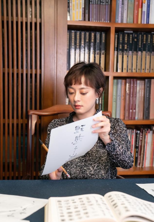 头一回见孙俪这造型，烫金发穿旗袍差点认不出，突破很大更女人休闲区蓝鸢梦想 - Www.slyday.coM