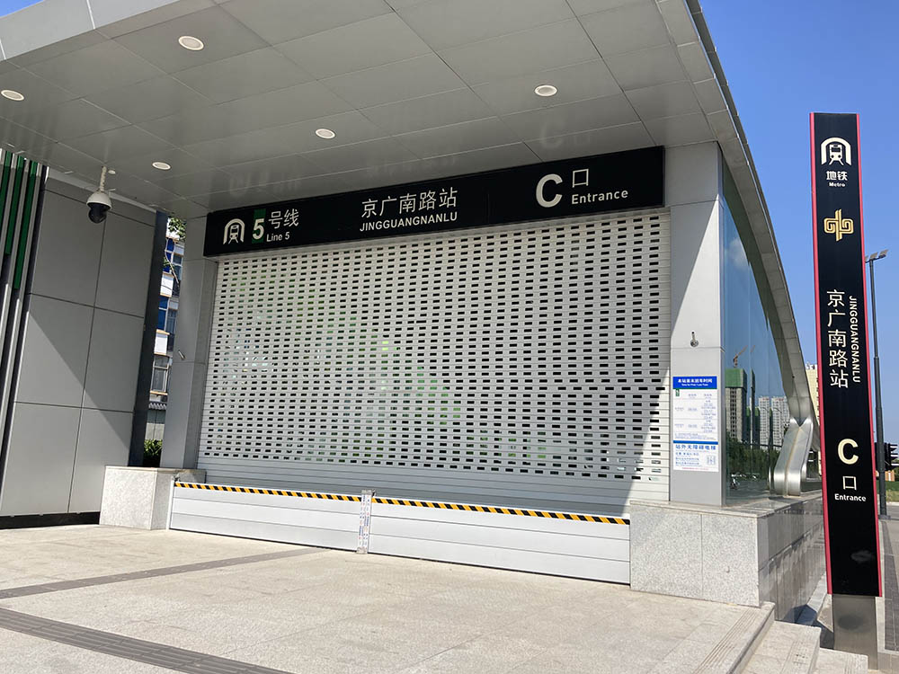 郑州将再遇暴雨：隧道口备路障、地铁口装挡板，有市民买皮划艇