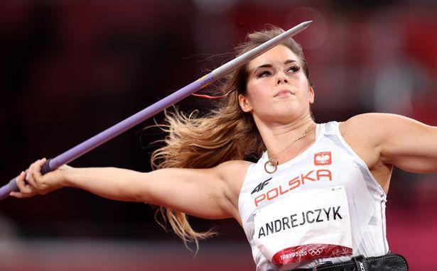 波兰标枪女运动员人美心善,为帮重病男孩筹款义卖东京奥运银牌