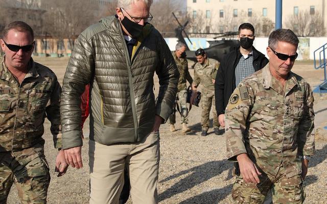 美国仓皇撤离阿富汗，喀布尔机场陷入混乱，美军上将：平民是威胁休闲区蓝鸢梦想 - Www.slyday.coM