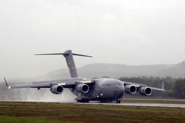 美国仓皇撤离阿富汗，喀布尔机场陷入混乱，美军上将：平民是威胁休闲区蓝鸢梦想 - Www.slyday.coM