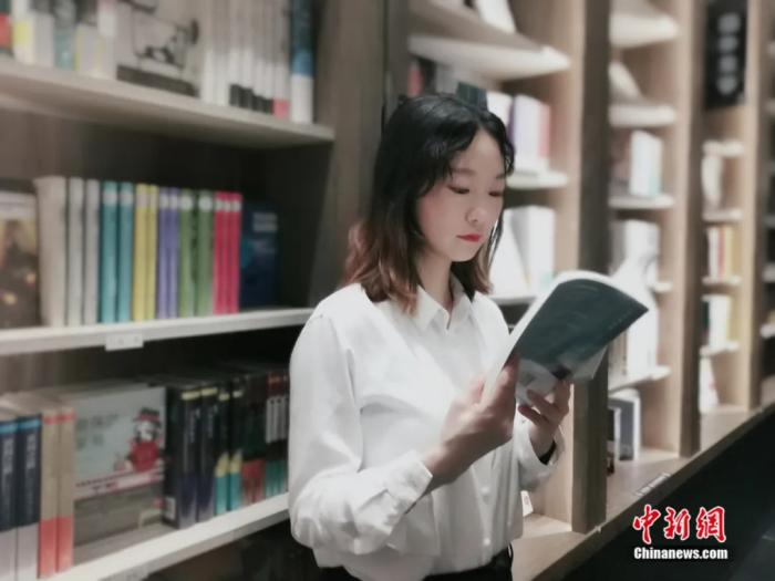 用会说话的手传播正义，她将成为中国首位聋人律师休闲区蓝鸢梦想 - Www.slyday.coM