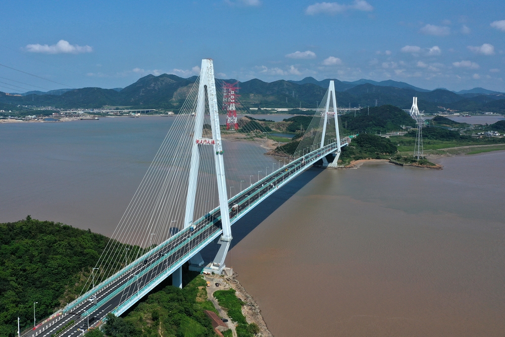 舟山桃夭门大桥服役15年 首次进行索塔防腐养护