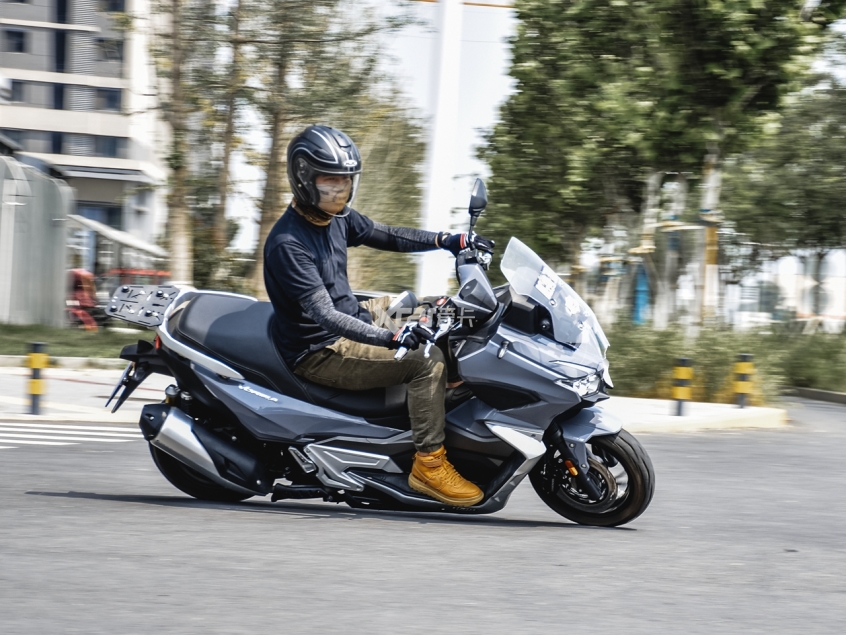 "新势力"玩跨界 试驾大阳v锐adv350