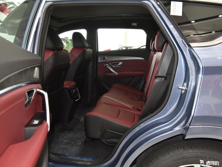 堪称同级别中的空间魔术师小哥带你一起看捷途x70plus