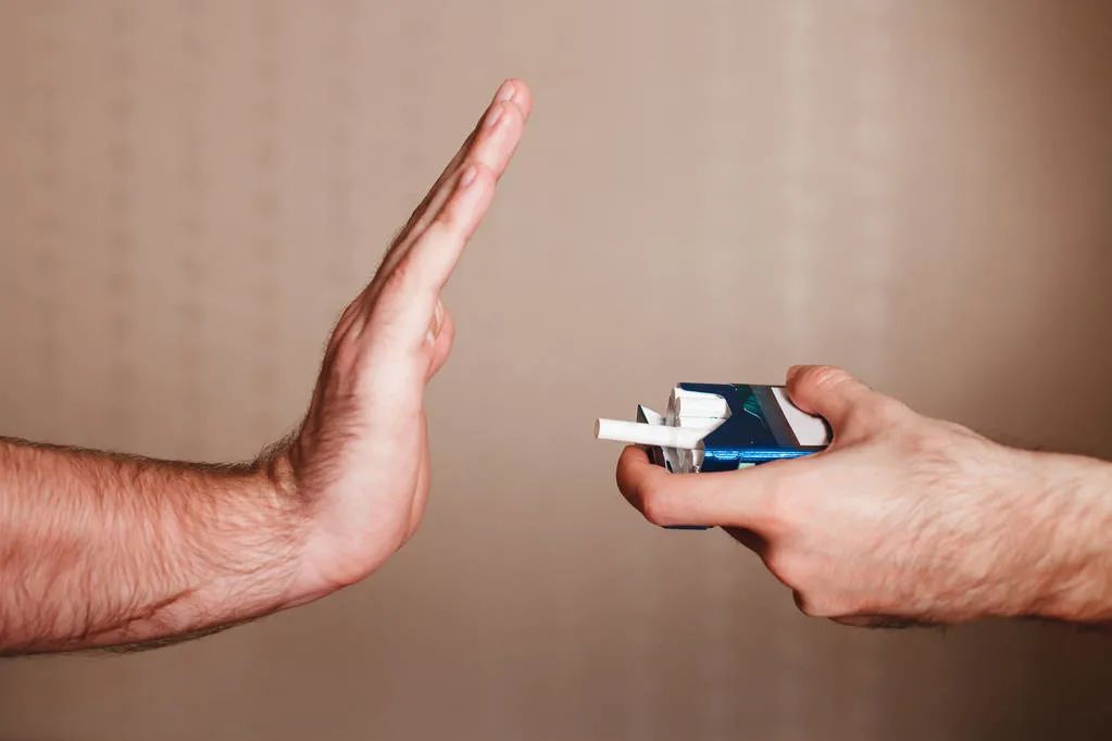 女孩当伴娘一个月后，喝下百草枯，得知原因，父母泣不成声休闲区蓝鸢梦想 - Www.slyday.coM