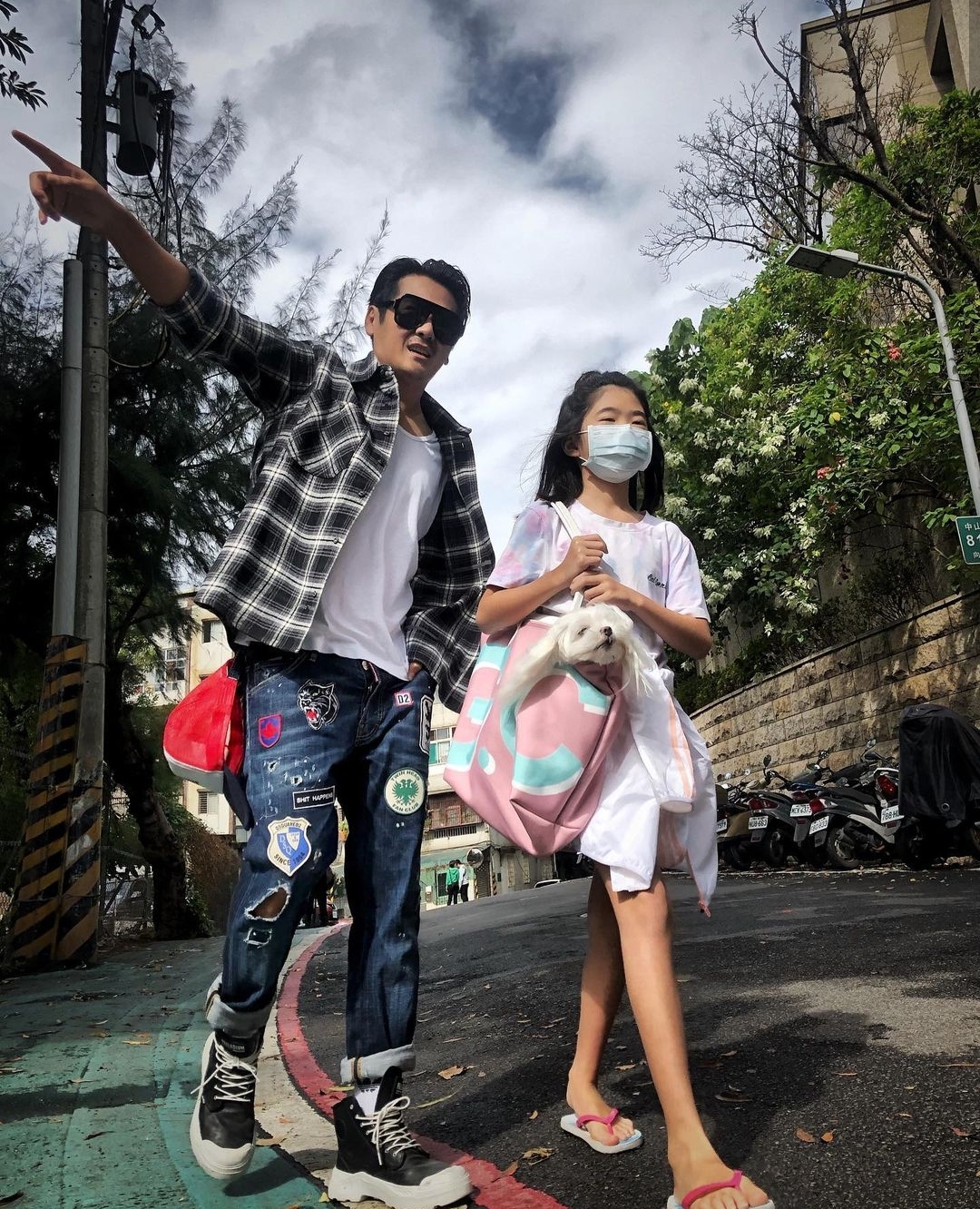 曹格晒照为儿子庆生，13岁Joe长成帅气少年，Grace姐姐可爱出镜休闲区蓝鸢梦想 - Www.slyday.coM