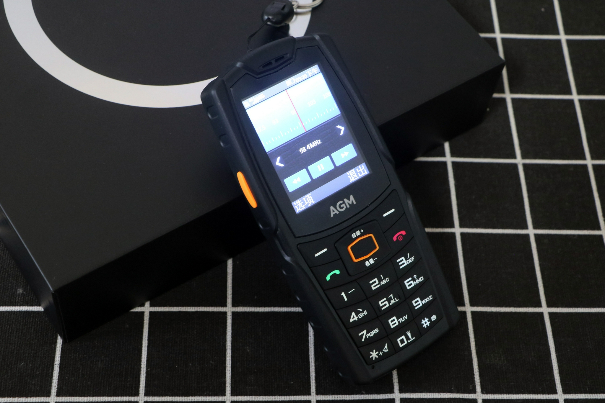 大哥大手机死灰复燃?国产三防功能机带你重温大哥大时代|收音机|功能