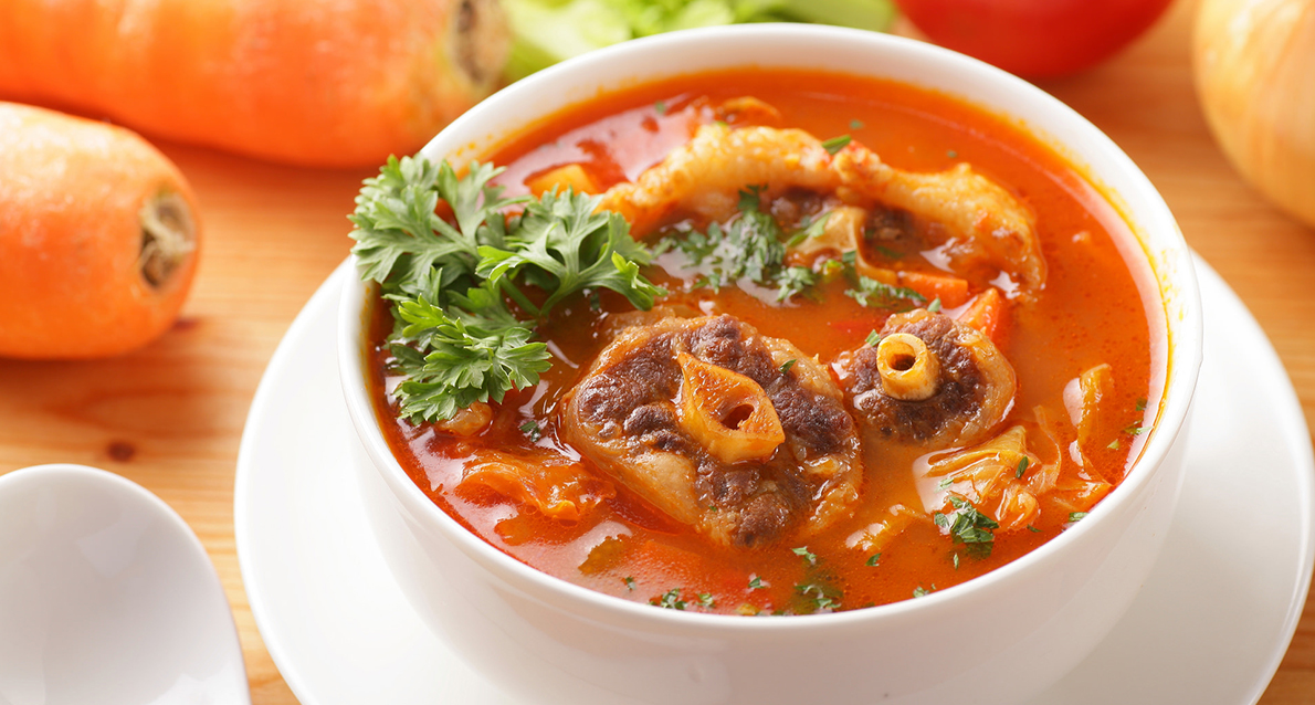 番茄牛尾汤汤肉交融牛尾软烂番茄浓郁营养颇丰