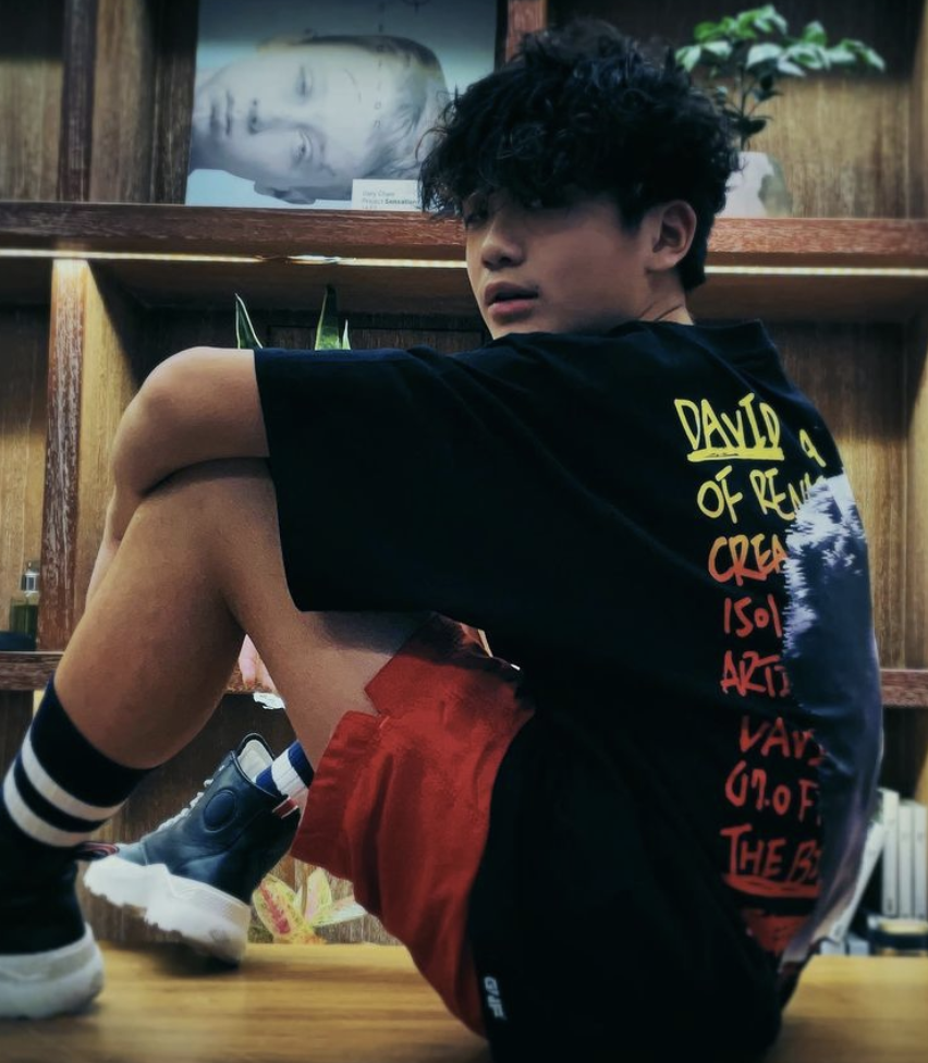 曹格晒照为儿子庆生，13岁Joe长成帅气少年，Grace姐姐可爱出镜休闲区蓝鸢梦想 - Www.slyday.coM