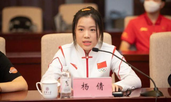 轰动!杨倩回到母校,清华大学举办欢迎会,赠领奖服+标志性比心休闲区蓝鸢梦想 - Www.slyday.coM 轰动!杨倩回到母校,清华大学举办欢迎会,赠领奖服+标志性比心休闲区蓝鸢梦想 - Www.slyday.coM