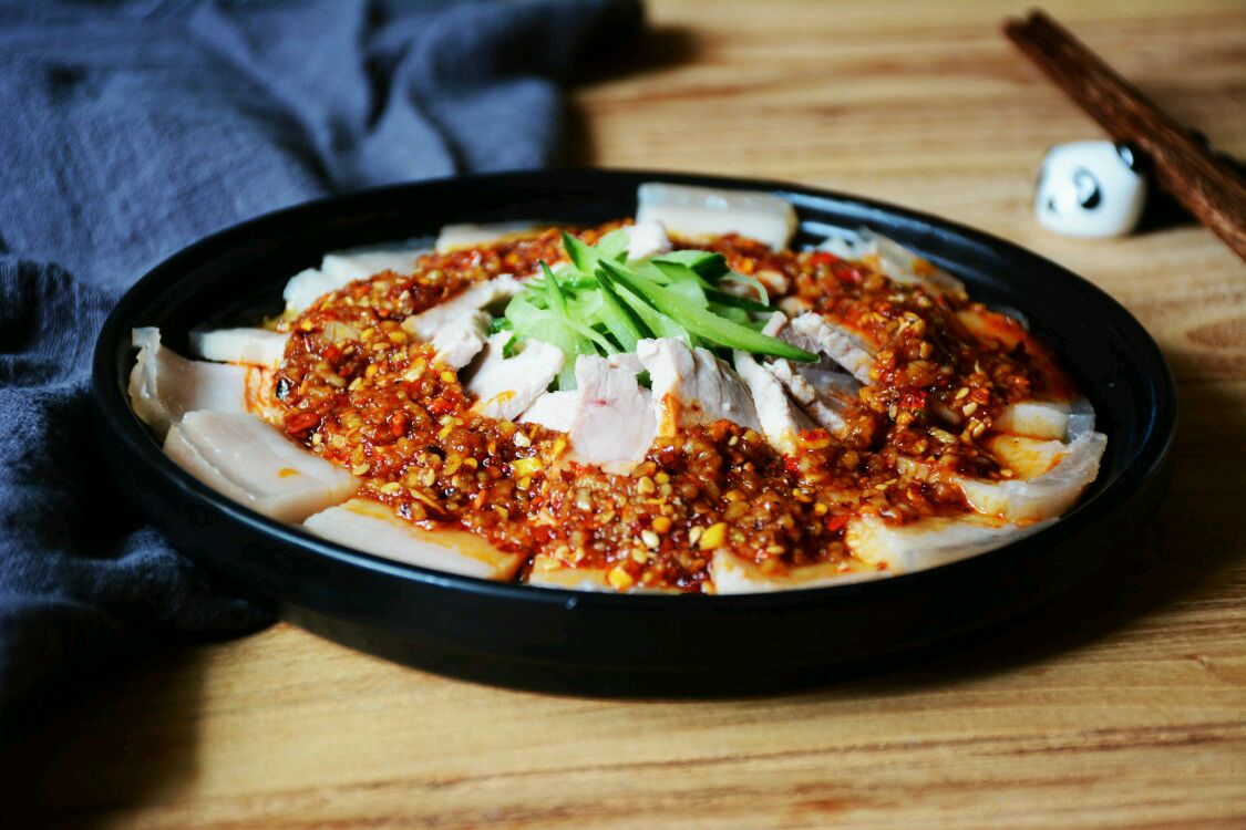 传统川菜蒜泥白肉鲜香适口大蒜爱好者们的福利来啦