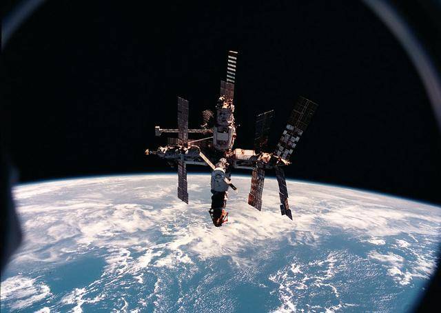 被“遗忘”的宇航员：原计划在太空待5个月，最后成了311天休闲区蓝鸢梦想 - Www.slyday.coM