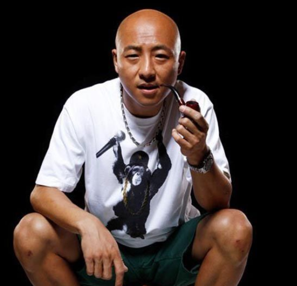 零点乐队前主唱新戏演反派很搞笑周晓鸥要成谐星吗