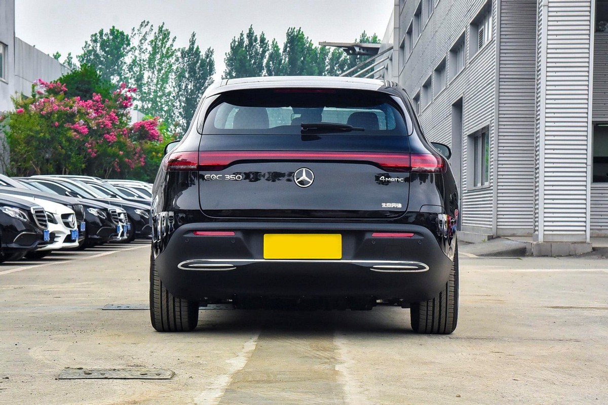 1秒破百的纯电大奔,顶配卖57.98万,带你看奔驰eqc-新浪汽车