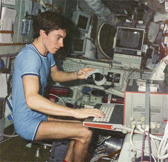 被“遗忘”的宇航员：原计划在太空待5个月，最后成了311天休闲区蓝鸢梦想 - Www.slyday.coM